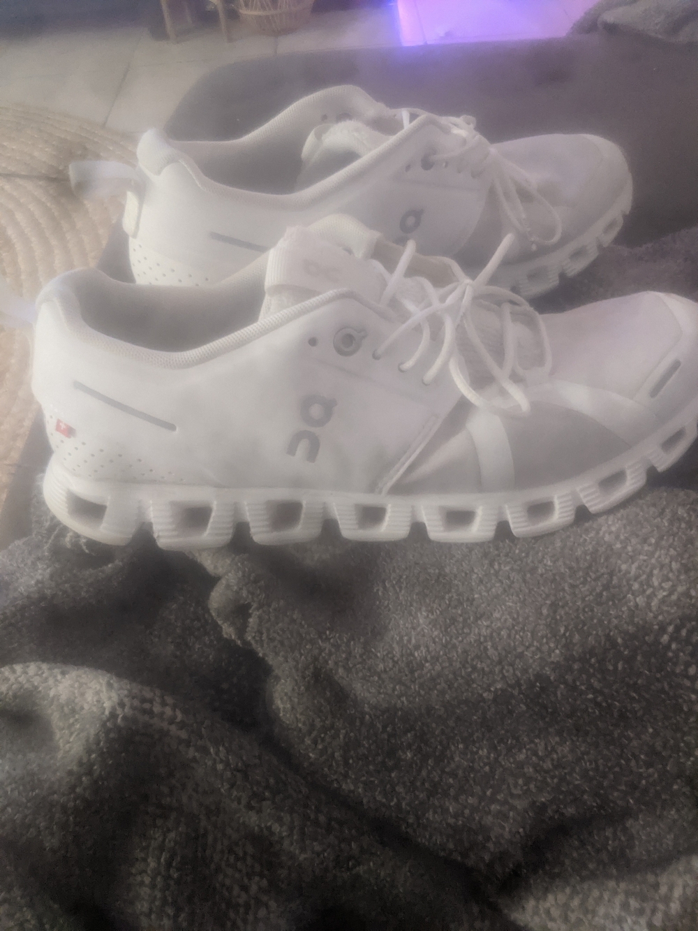 On Cloud White Running Shoes Size 9.5 In Excellent Condition